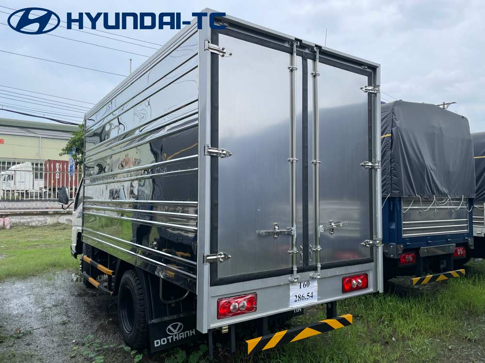 Giá xe tải 2.5 tấn IZ250 thùng kín inox Đô Thành